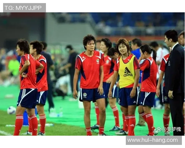 足球明星背后的默默奉献者她们的故事与生活揭秘